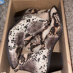 Journee booties snakeskin print size 12
